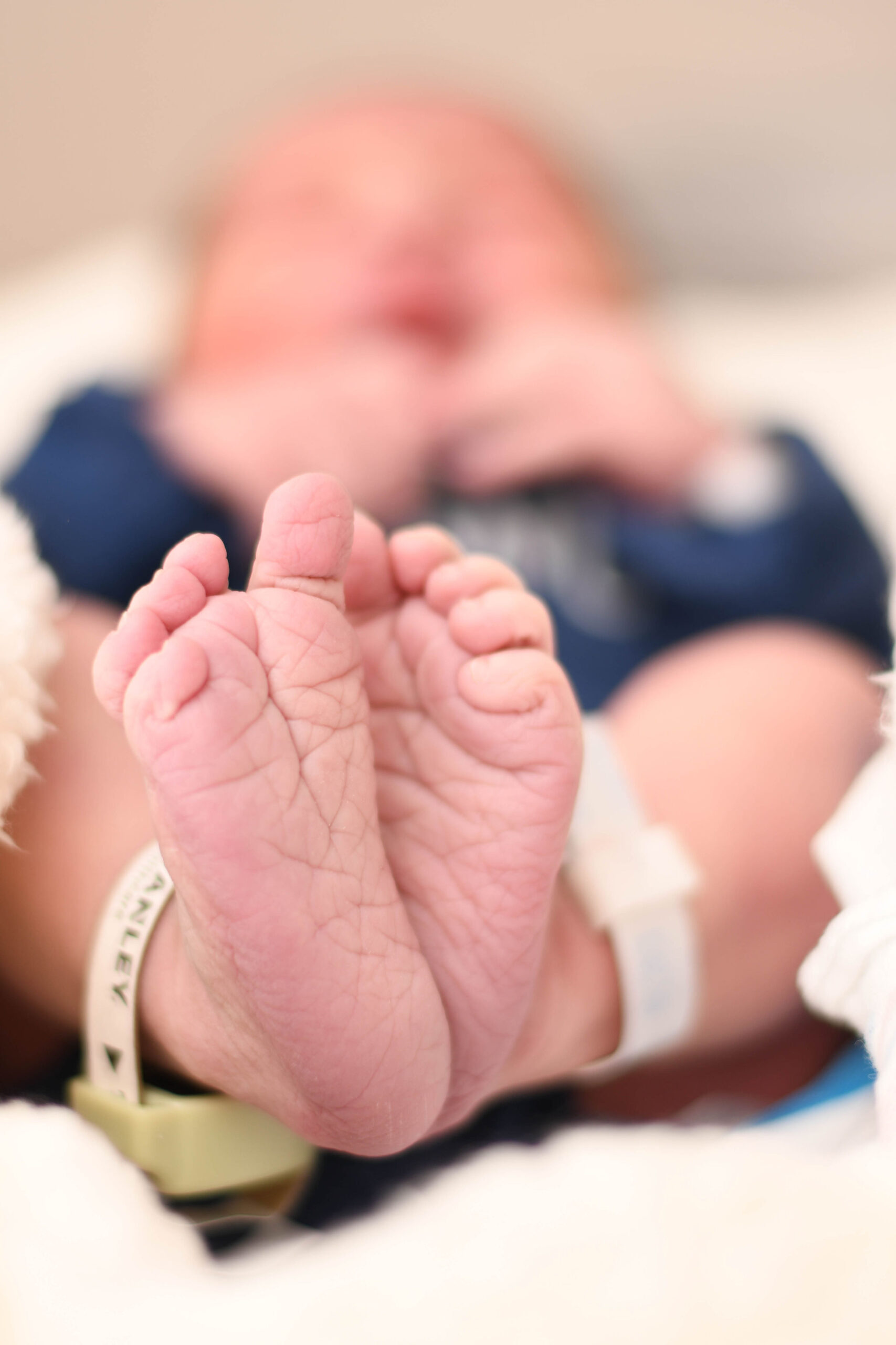 newborn baby toes in hospital